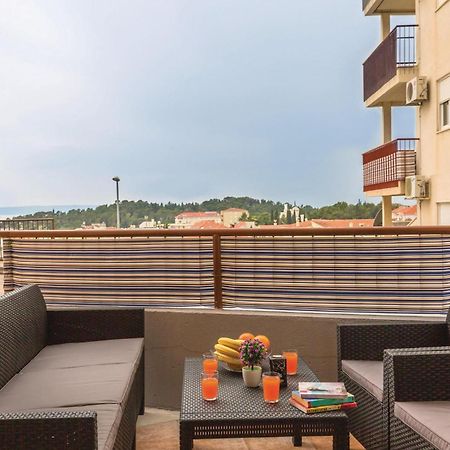 Stunning Apartment In Makarska With Kitchen Exterior photo