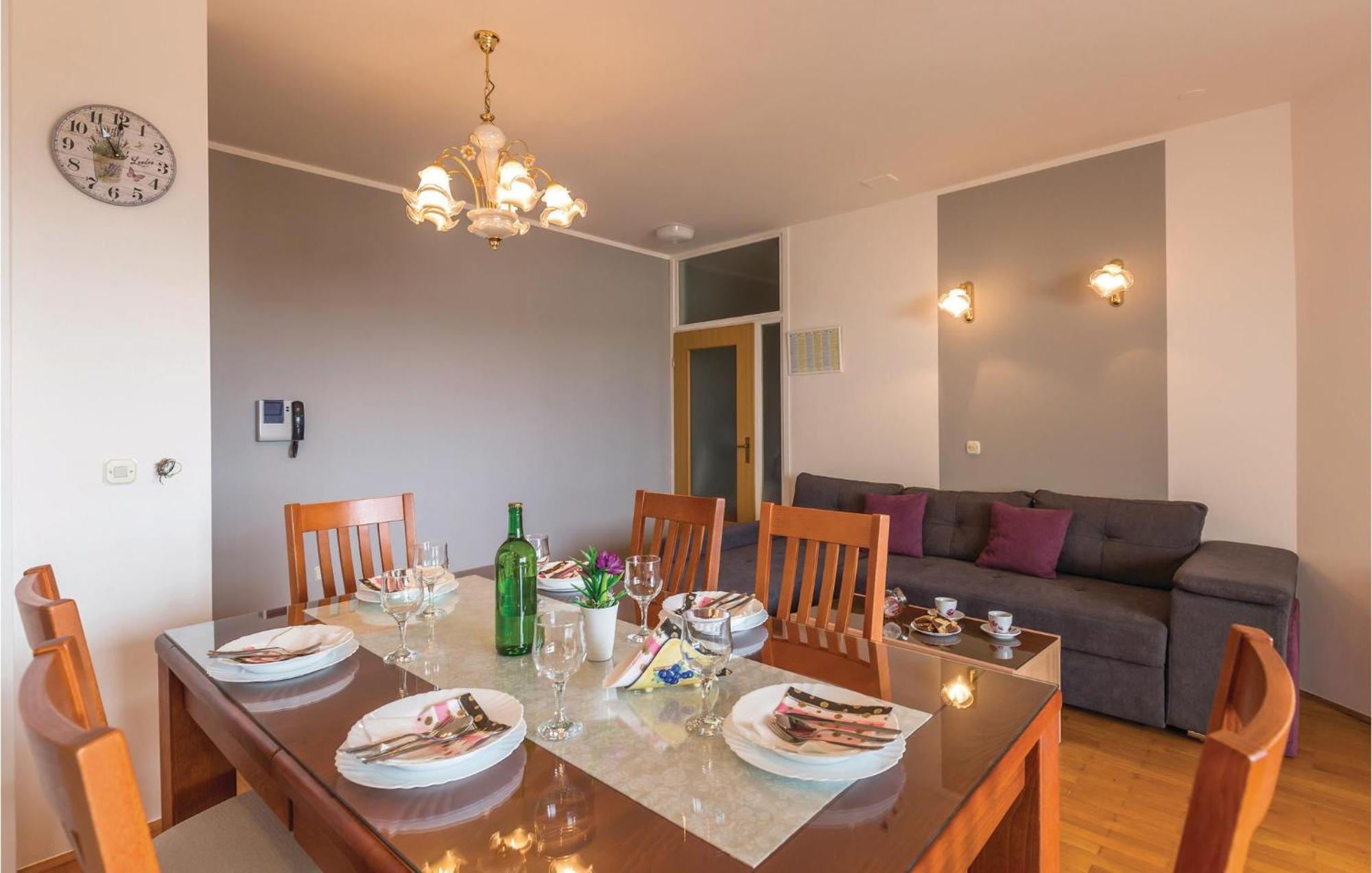 Stunning Apartment In Makarska With Kitchen Exterior photo