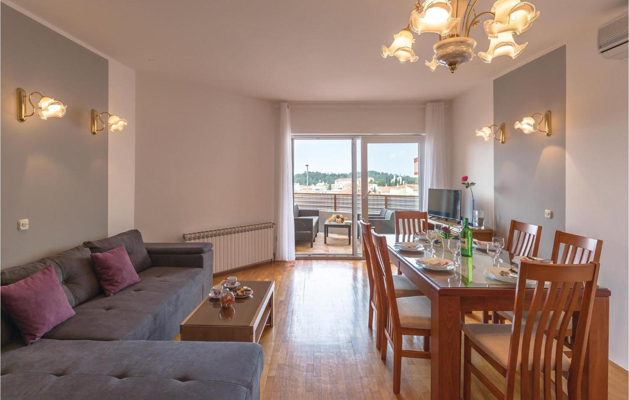 Stunning Apartment In Makarska With Kitchen Exterior photo