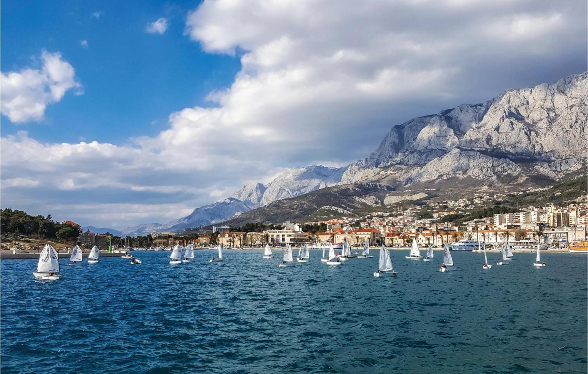 Stunning Apartment In Makarska With Kitchen Exterior photo